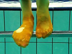 Hot tinnie in the pool swirling around