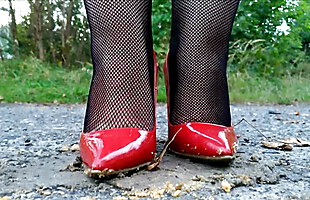 Wife crush apple pie in red heels